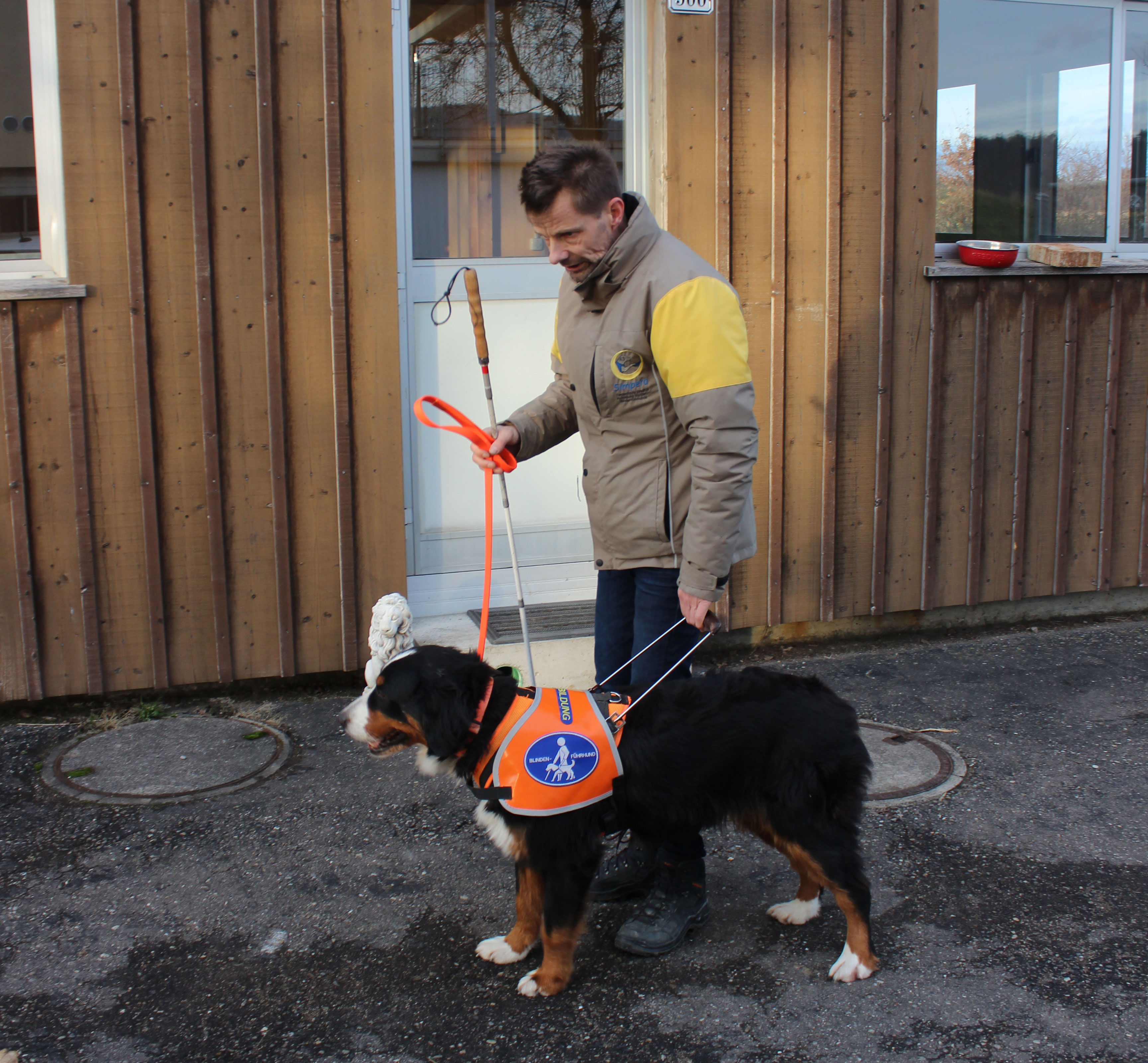 Marc mit Blindenführhund